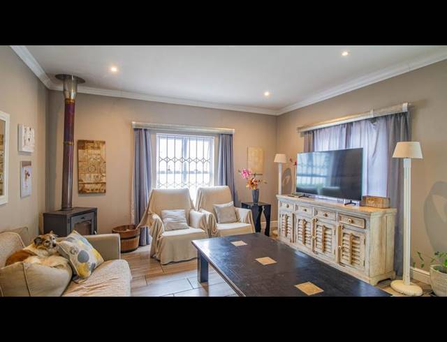 3 BEDROOM HOUSE FOR SALE IN LAGUNA SANDS